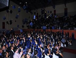 ARÜ'de mezuniyet coşkusu